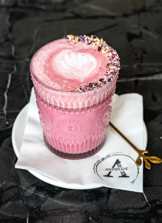 Latté Rose - Antipode Montréal