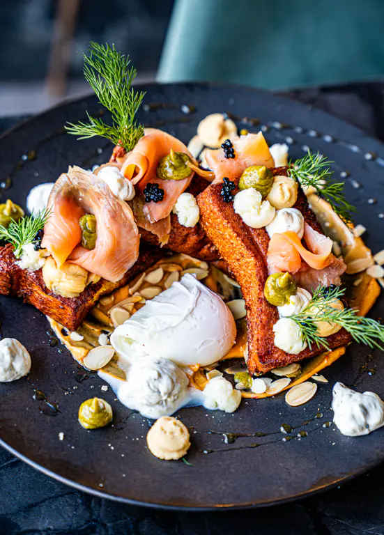 Pain perdu Salé au saumon - Antipode Montréal